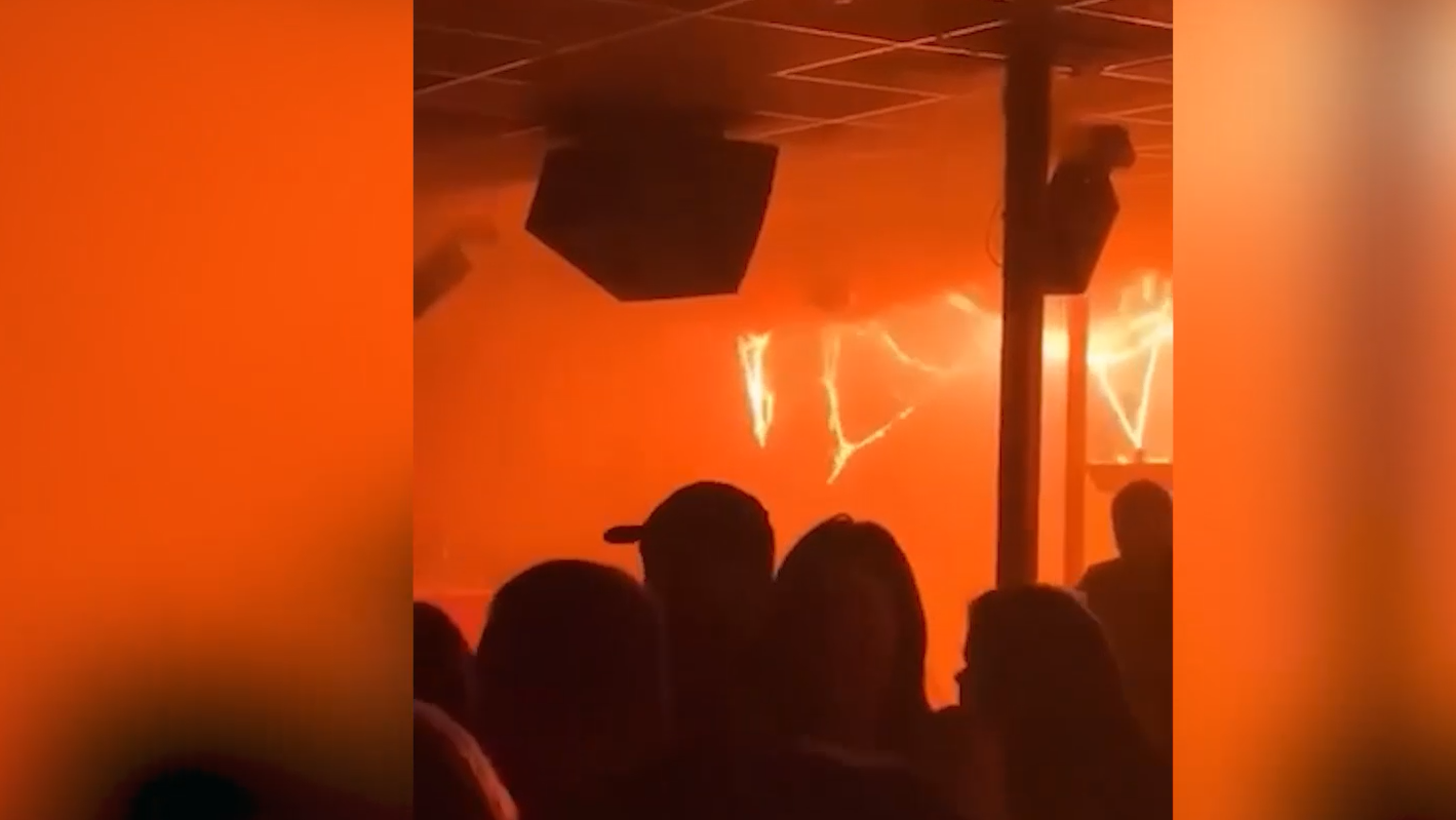 Появилось видео, снятое в начале пожара в костромском клубе «Полигон»