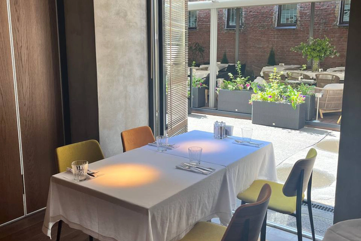 Ресторан заполняется хорошо, несмотря на не самое удобное расположение в плане логистики