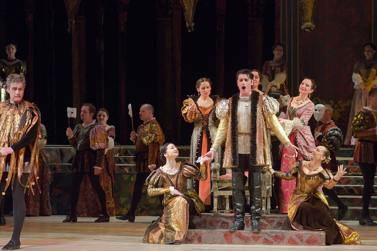 У оперы и оперетты свои художественные задачи, музыкальный язык и способ взаимодействия с аудиторией