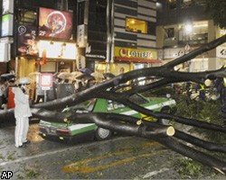 Тайфун "Рок" унес жизни уже 11 человек