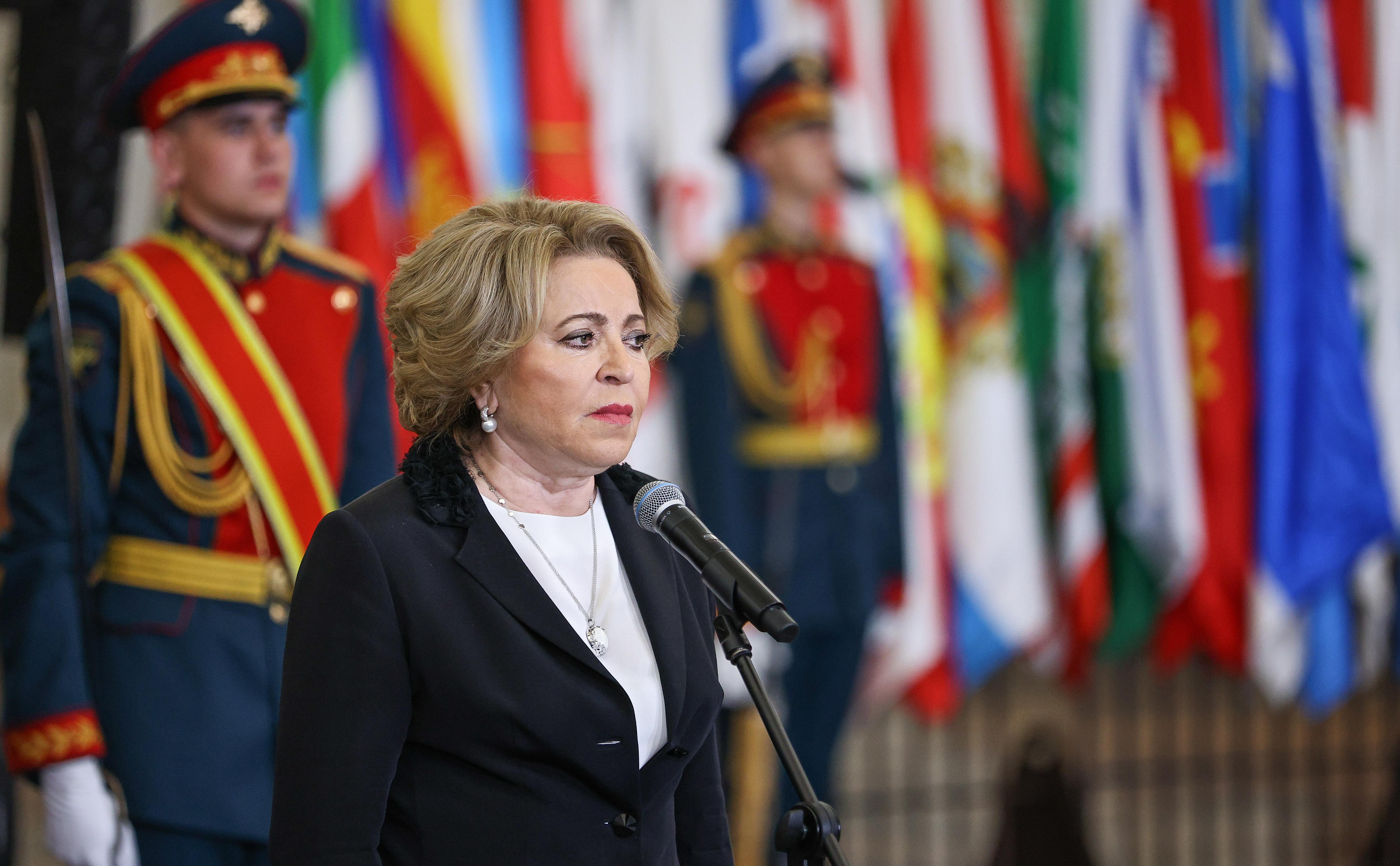Матвиенко призвала губернаторов не допускать ошибок при мобилизации"/>













