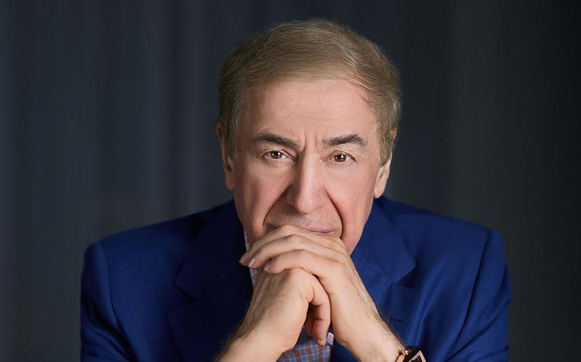 «Если не меняемся мы — то меняют нас»