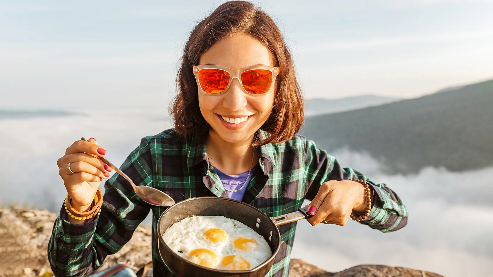 Много яиц в рационе не навредят, если нет сердечно-сосудистых заболеваний, сахарного диабета второго типа, а уровень холестерина в крови в норме