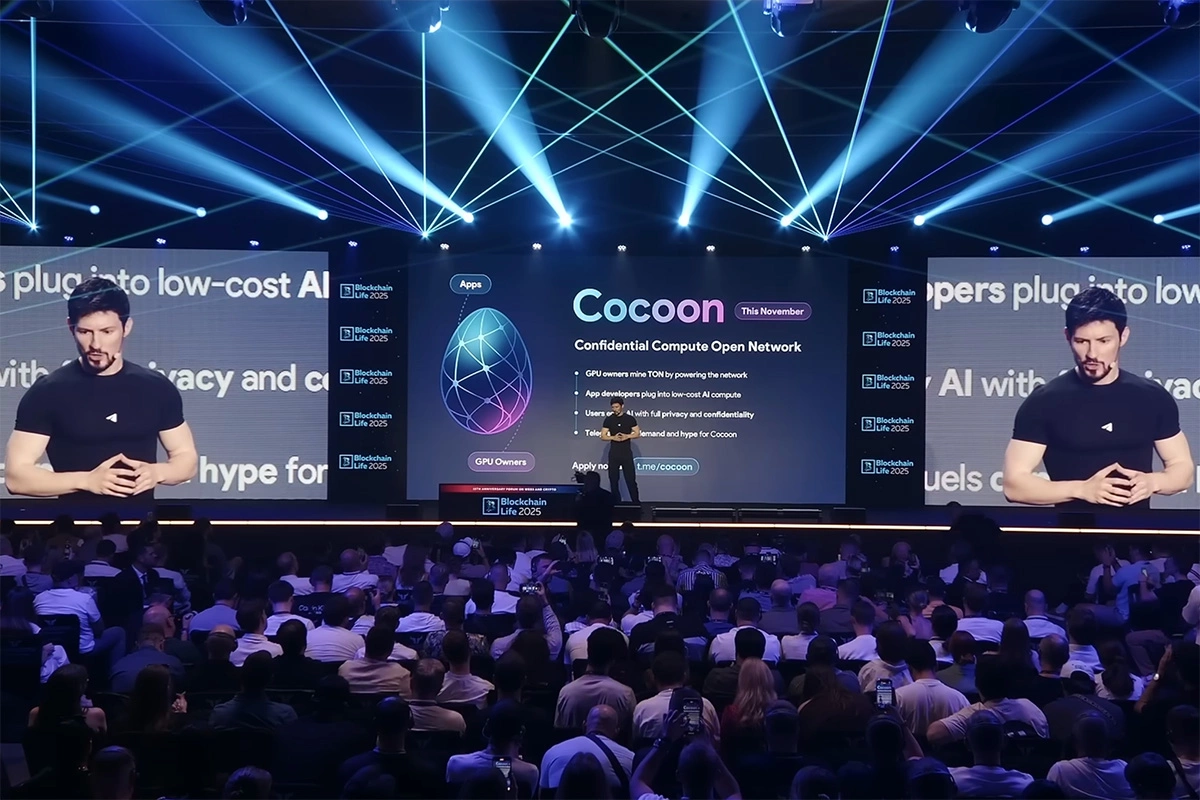 Павел Дуров во время анонса новой сети Cocoon в Дубае