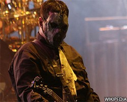 Басист рок-группы Slipknot найден мертвым в гостинице