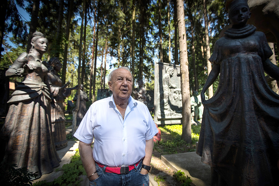 Президент Российской академии художеств, скульптор, художник Зураб Церетели во время интервью к 260-летию РАХ на территории своего музея-мастерской в Переделкине