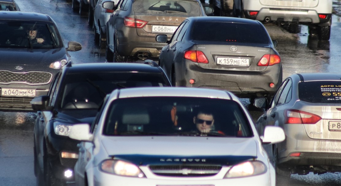 Автомобилисты встали на Московском тракте на выезде из Тюменской слободы