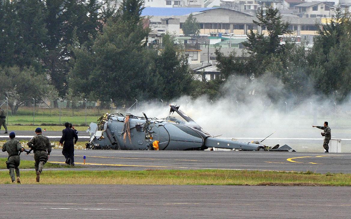 Восемь человек погибли при крушении вертолета в Эквадоре