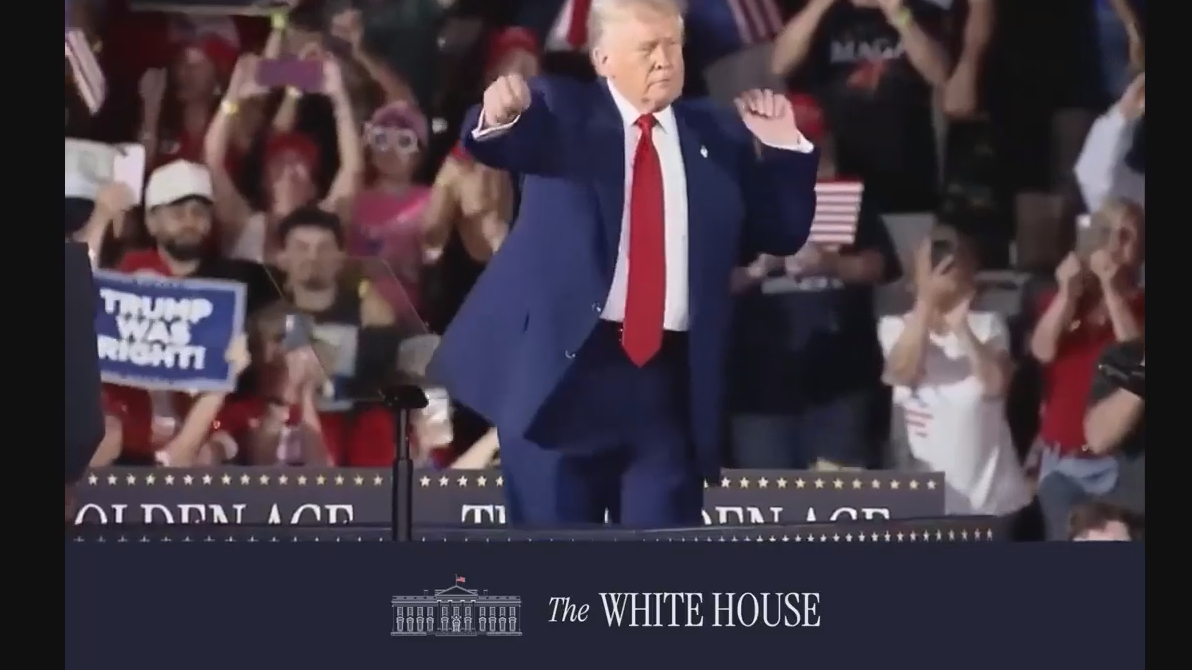 Трамп станцевал на митинге в честь 100 дней своего президентства. Видео