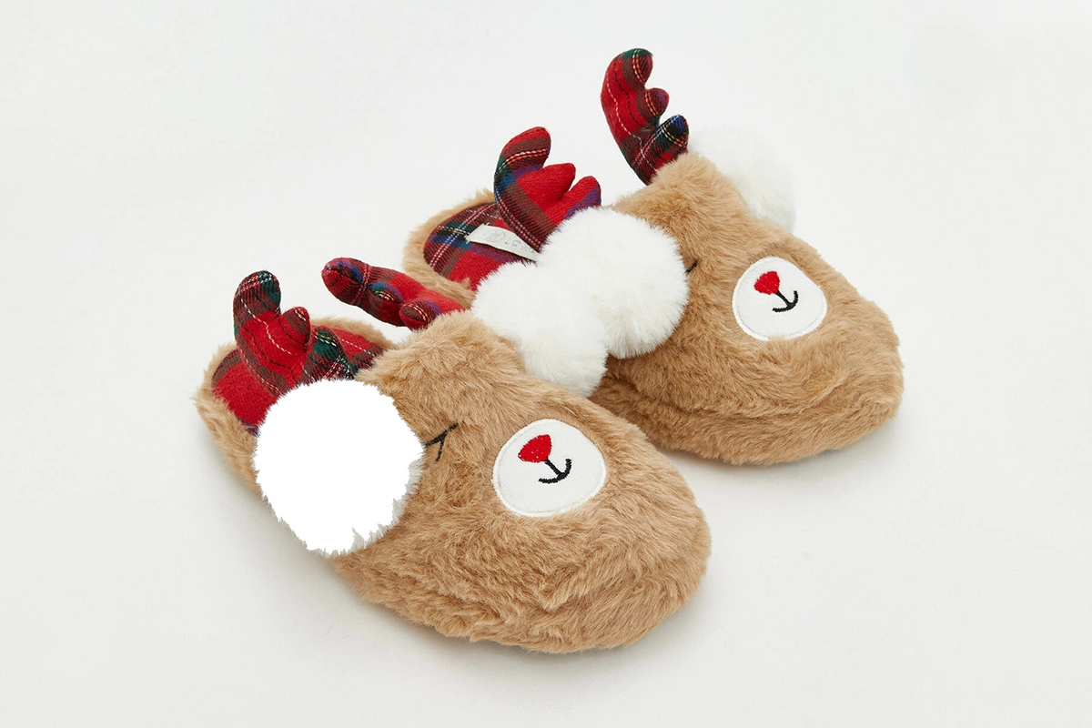Теплые тапочки с оленями