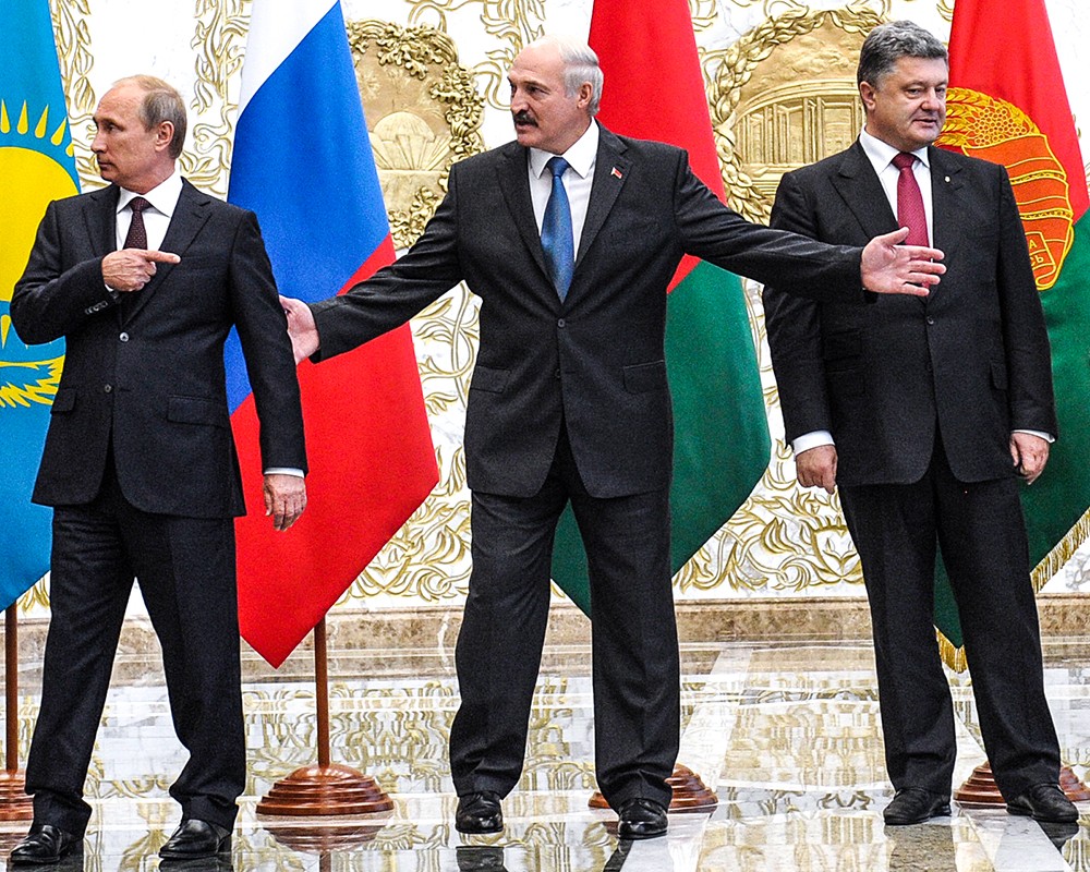 Президент России Владимир Путин, президент Белоруссии Александр Лукашенко, президент Украины Петр Порошенко (слева направо)