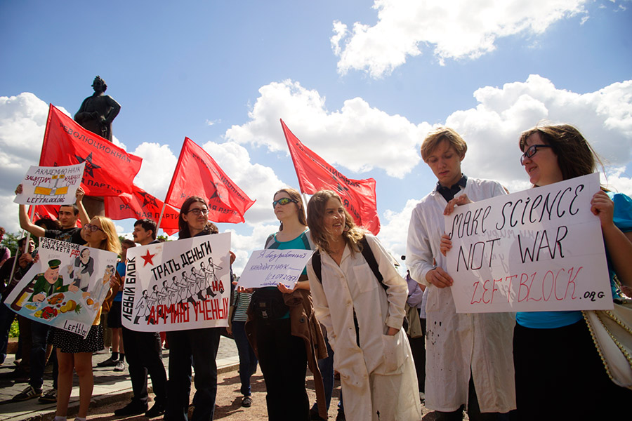 Митинг прошел в Москве, в сквере Суворовской площади
