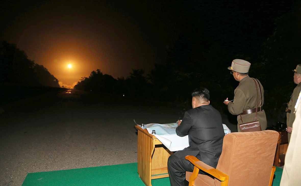 Ким Чен Ын наблюдает за испытанием ядерного оружия, 2014 год