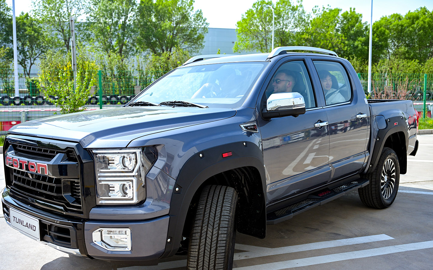 Пикапы Tunland G9 и его старший брат V7 недвусмысленно стилизованы под Ford F-150