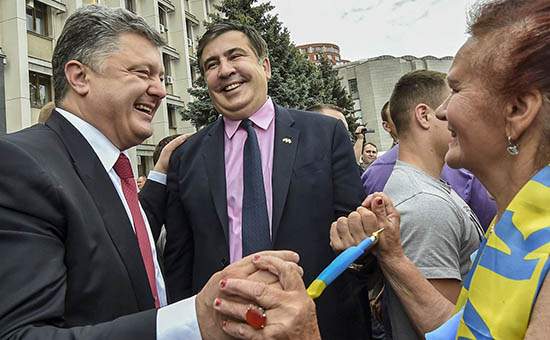 Президент Украины Петр Порошенко и губернатор Одесской области Михаил Саакашвили (слева направо)