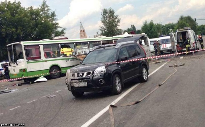 Столкновение автобуса с грузовиком под Подольском: 18 погибших