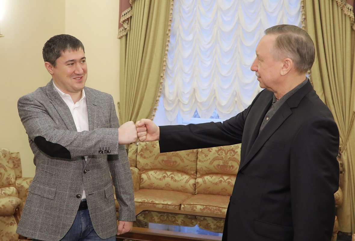 Фото: губернаторы Дмитрий Махонин и Александр Беглов (слева направо);пресс-служба администрации Санкт-Петербурга