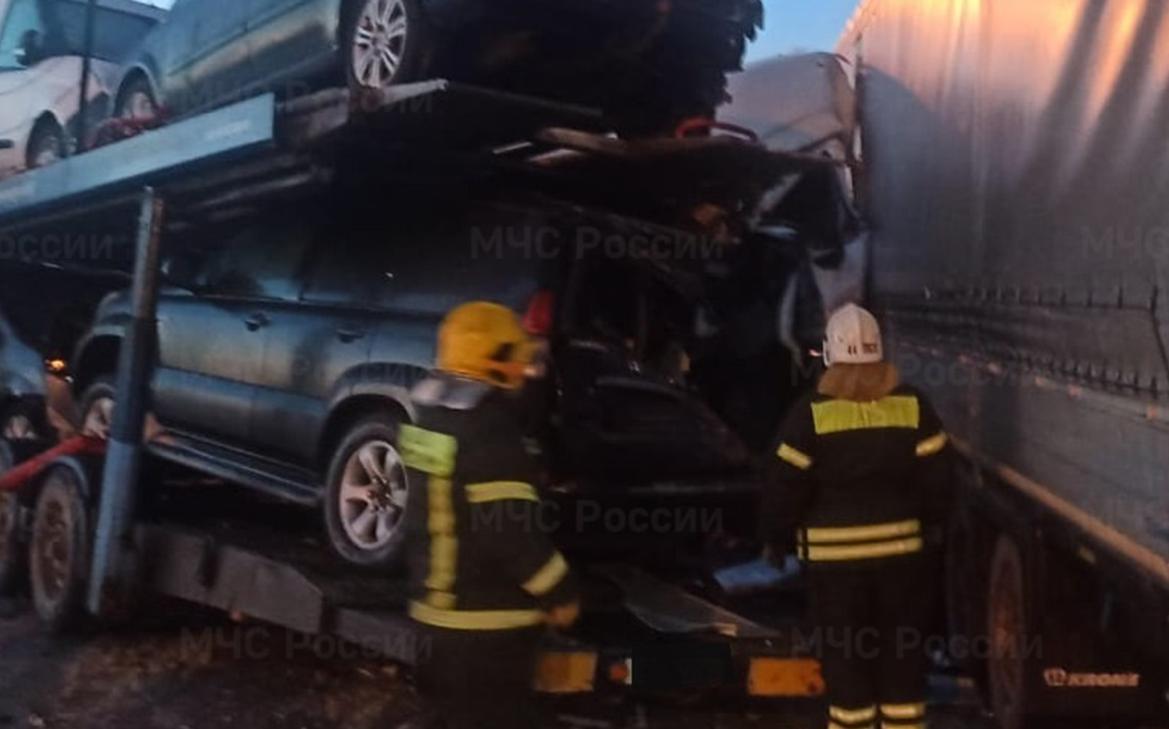 В Подмосковье Киевское шоссе перекрыли столкнувшиеся грузовики