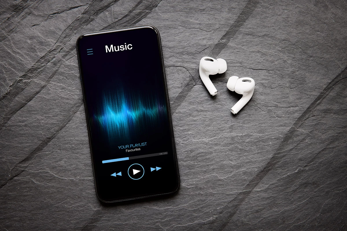 Добавление музыки на iPhone и прослушивание в режиме офлайн
