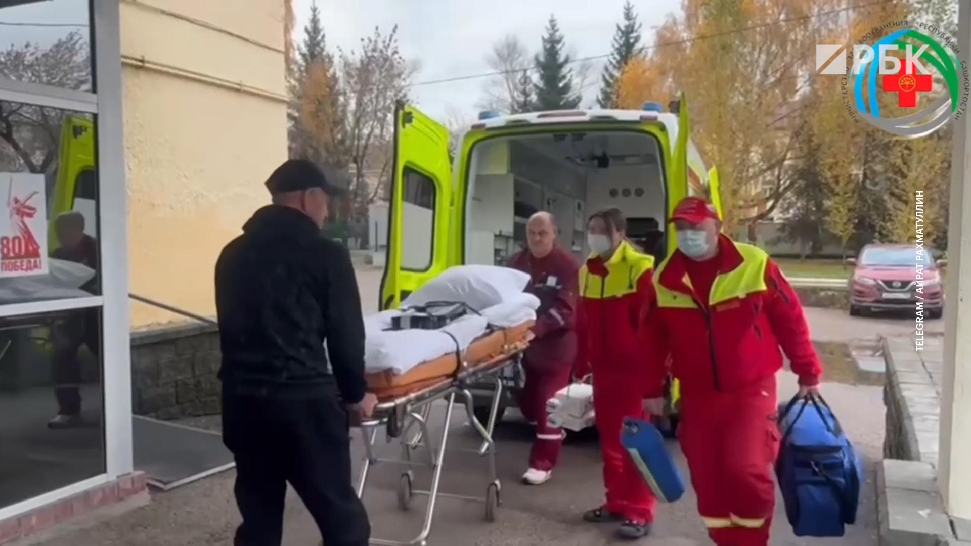 Выброшенную из окна в Уфе девочку доставили в больницу в Москве