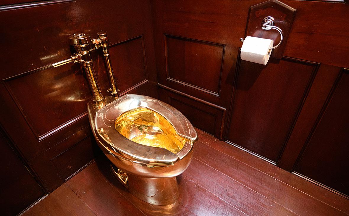 Унитаз из золота &laquo;Америка&raquo;