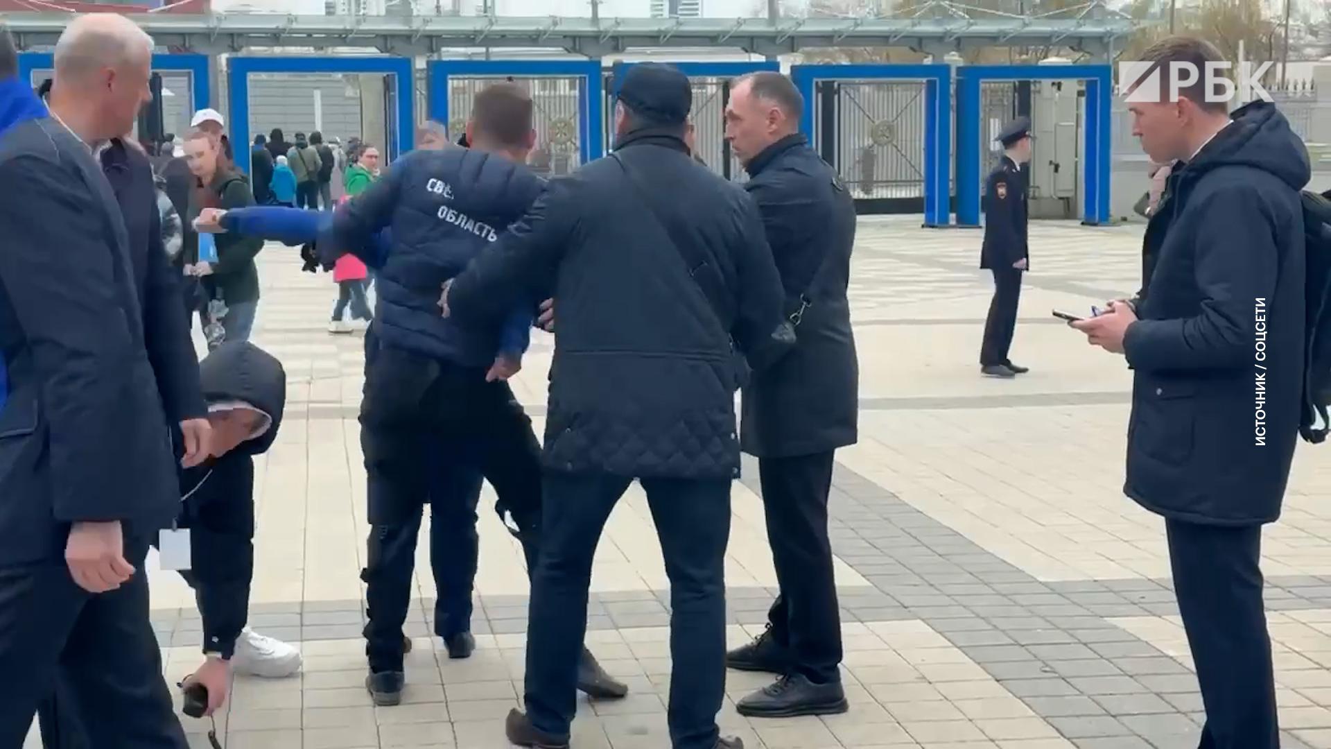 Оренбуржца арестовали за мат при попытке прорваться к губернатору