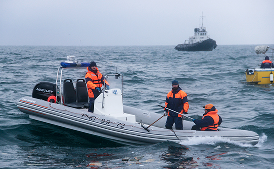 Поисково-спасательные работы у побережья Черного моря, где потерпел крушение самолет Ту-154


