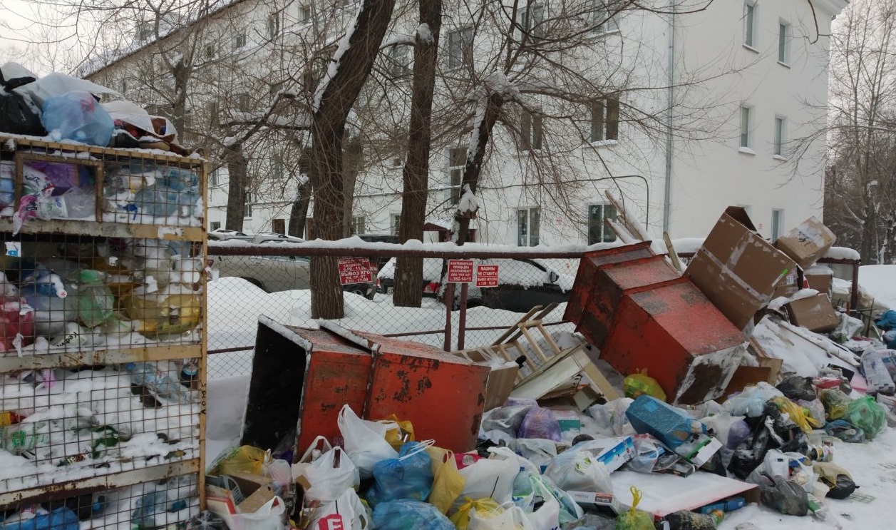 Вице-губернатор Новосибирской области Сергей Семка заявил, что срыв вывоза мусора в регионе &laquo;связан с сезонностью&raquo;