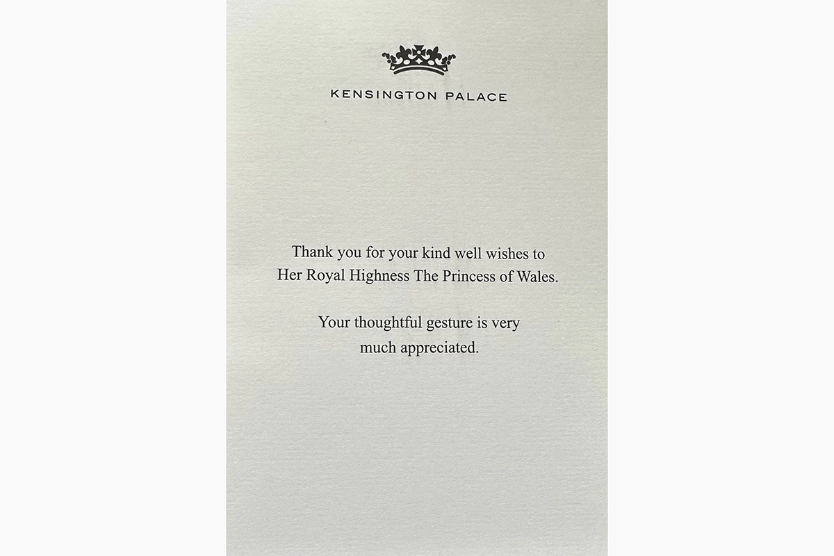 <p>Открытка, отправленная Кенсингтонским дворцом</p>