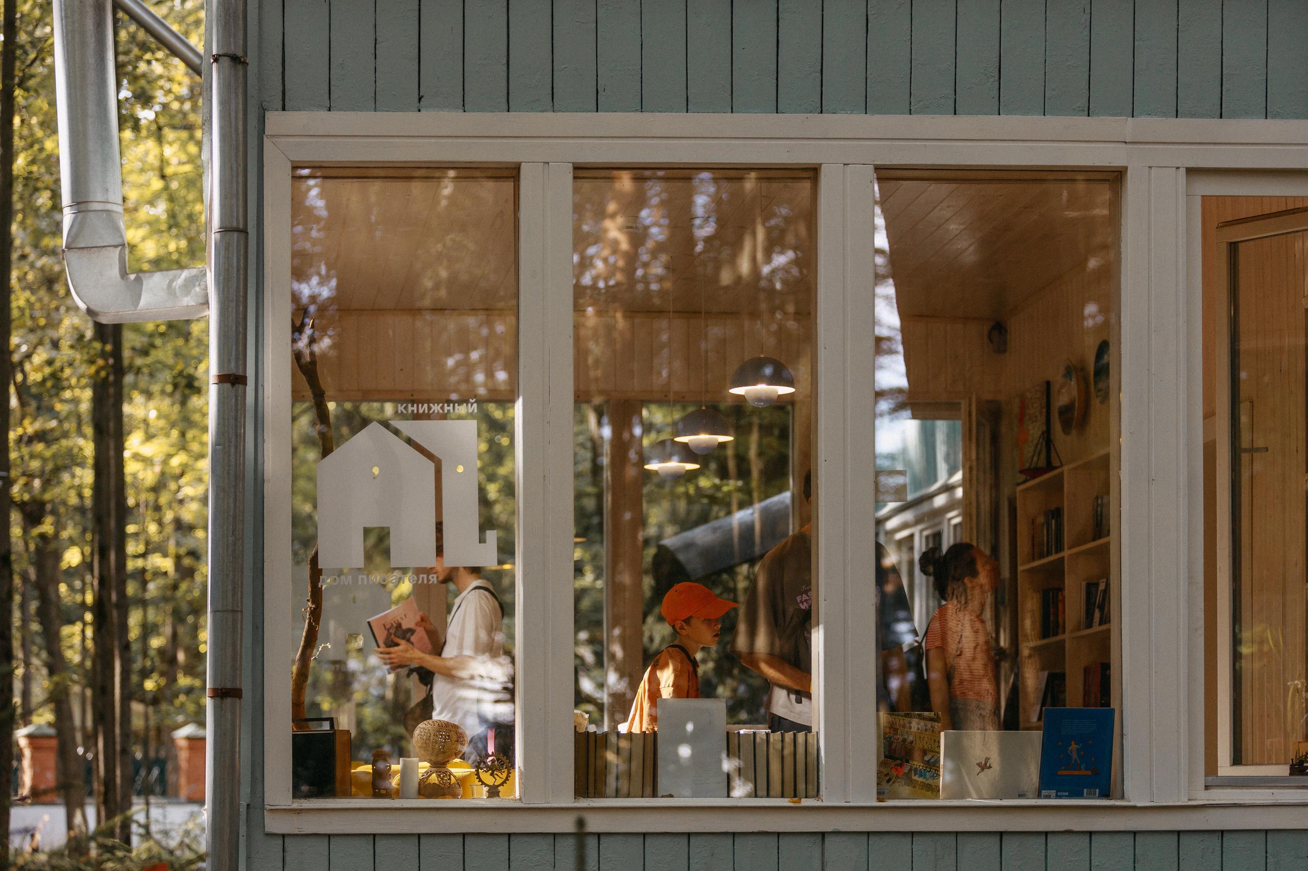 Книжный магазин «Дом писателя» в Переделкино