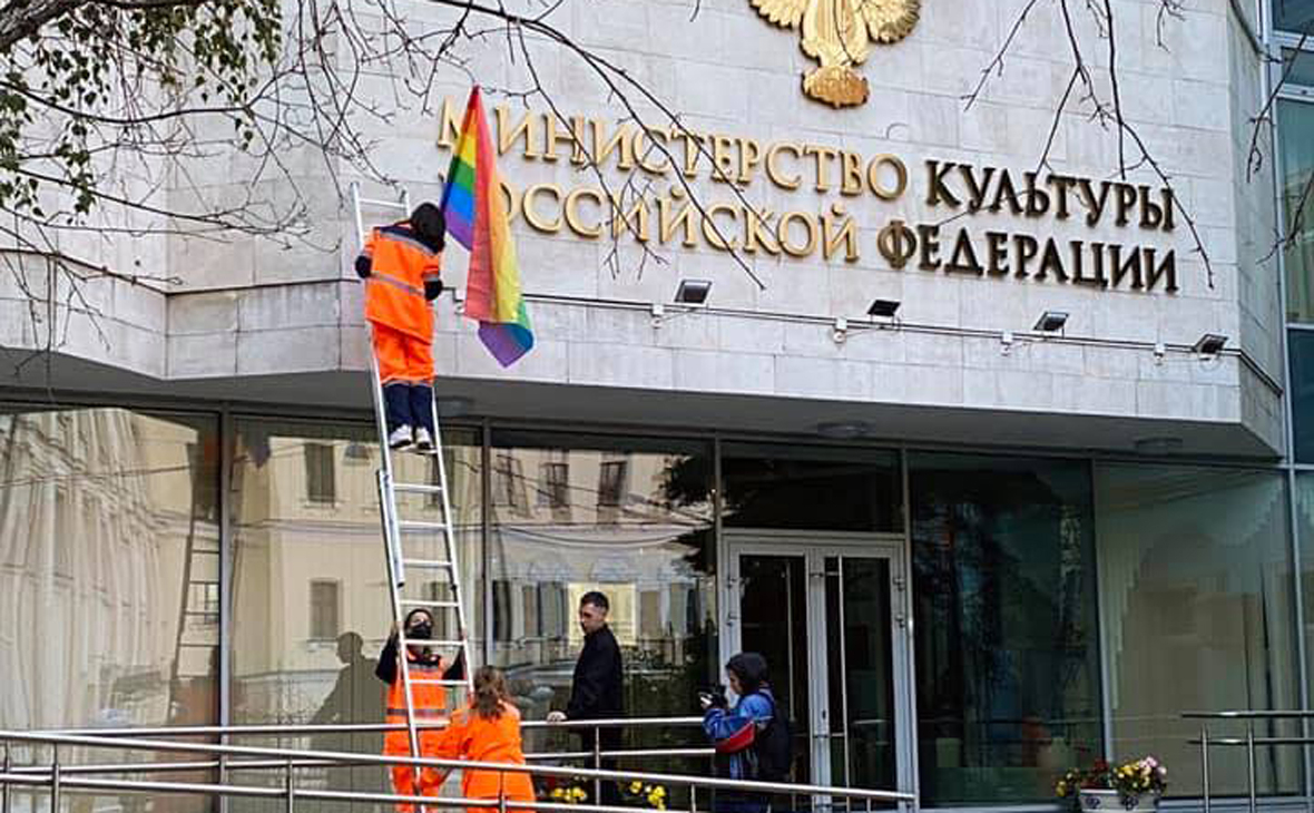 Журналиста Давлетгильдеева задержали после акции с радужными флагами