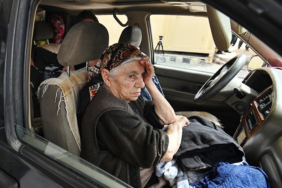 КПП «Лачин», через который массово едут люди, покидающие Нагорный Карабах и направляющиеся в Армению, сентябрь 2023 года