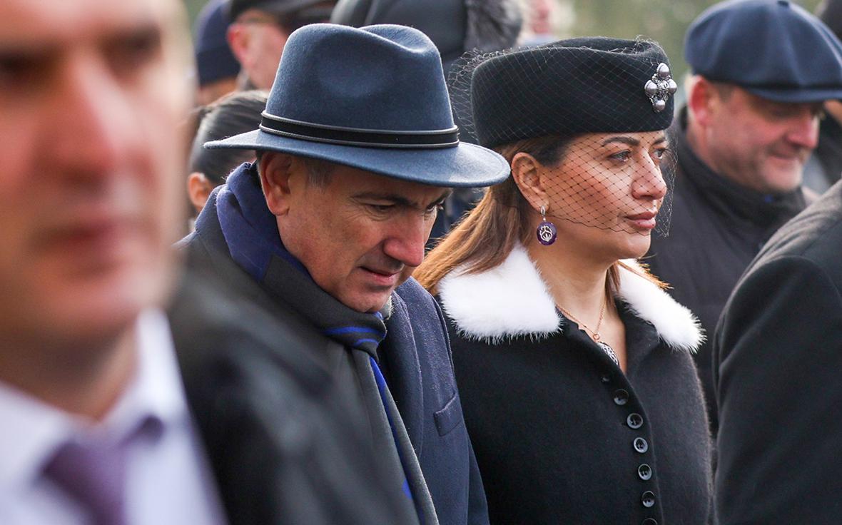 Супруга Пашиняна объявила о завершении их гражданского брака