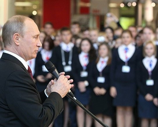 Вместо волонтеров саммита АТЭС в обещанный В.Путиным круиз поехали чиновники 