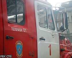 На севере Петербурга из горящего дома эвакуировали людей