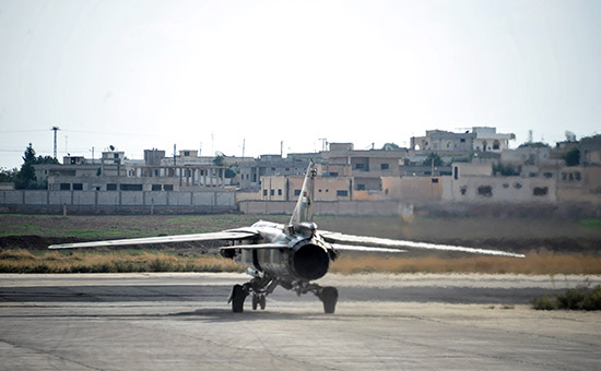 Самолет сирийских ВВС на&nbsp;авиабазе Хама
