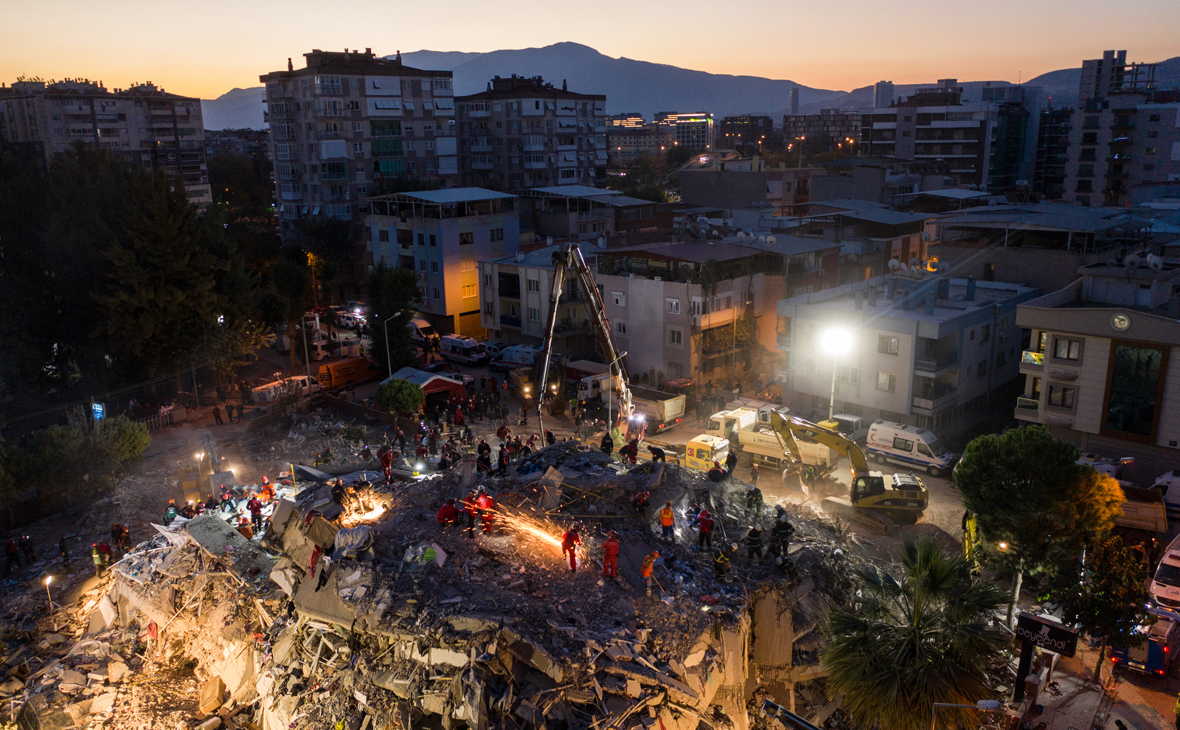 Число погибших в результате землетрясения в Измире выросло до 25