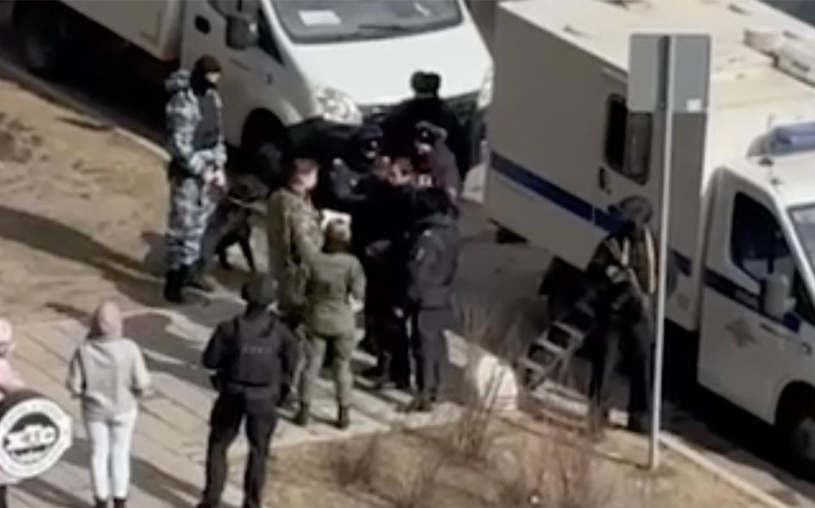 В Путилково привезли еще обвиняемого по делу о теракте в «Крокусе». Видео