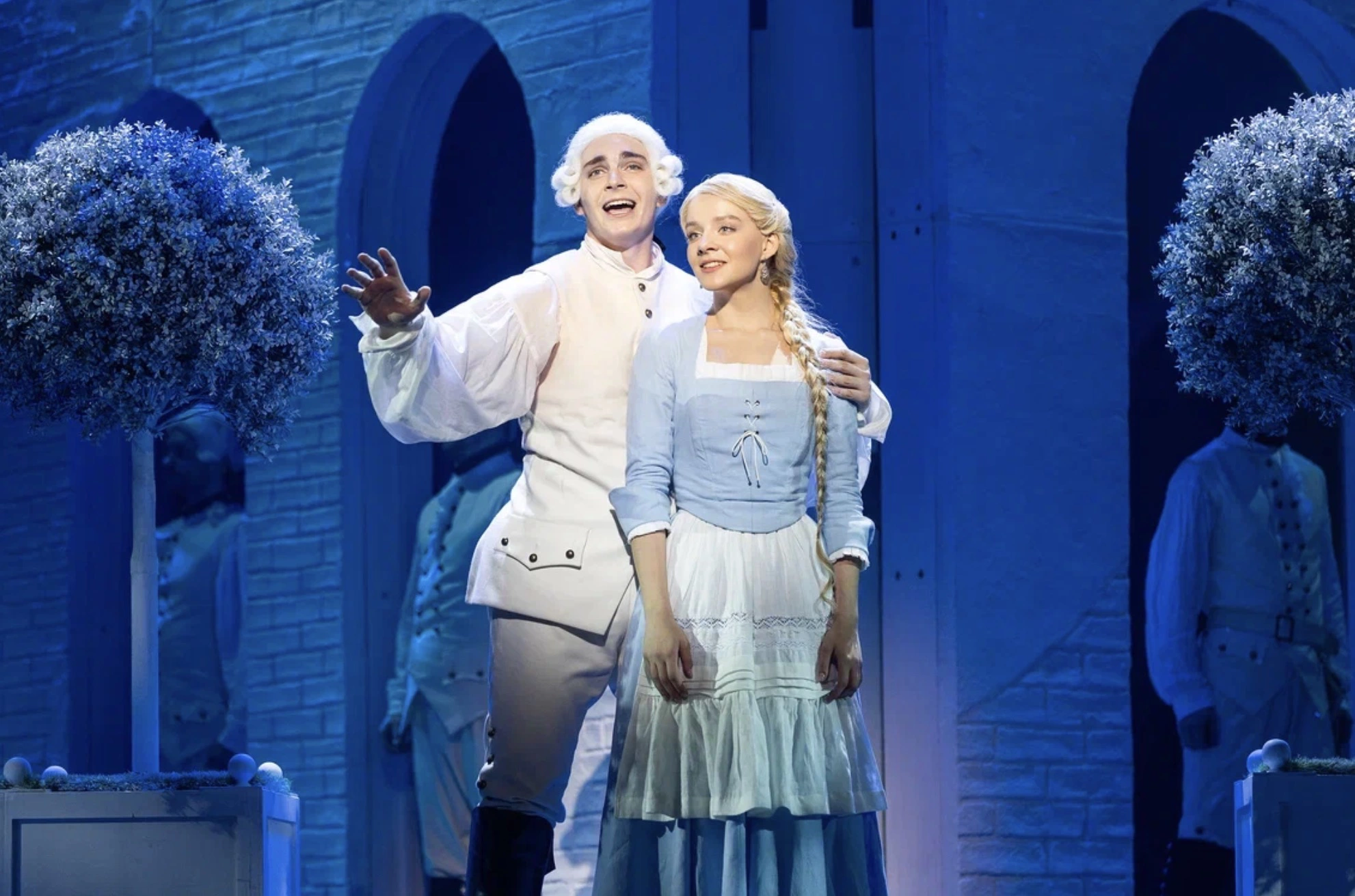 Вячеслав Рязанов, Алина Латыпова в спектакле «Капитанская дочка»