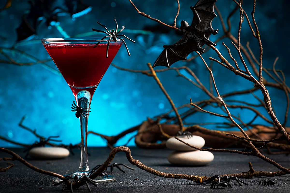 Bacardi выпустил к Хэллоуину ром в светящихся бутылках