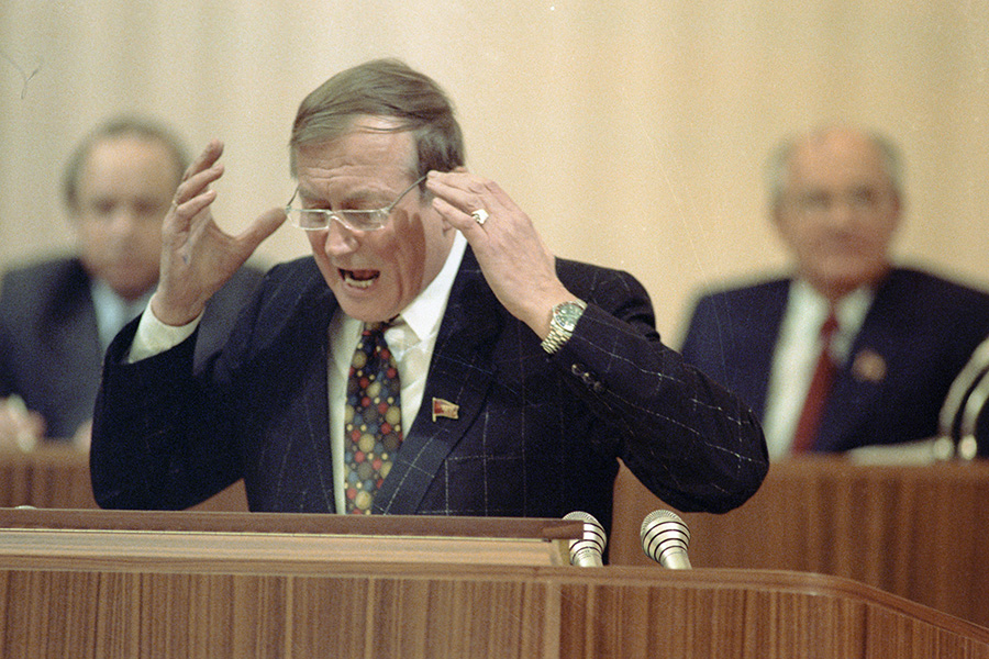 Выступление Евтушенко на II cъезде народных депутатов СССР. Декабрь 1989 года


