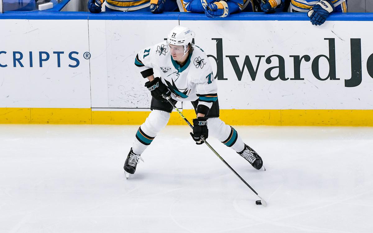 Пропустивший два года россиянин забросил первую шайбу в сезоне НХЛ