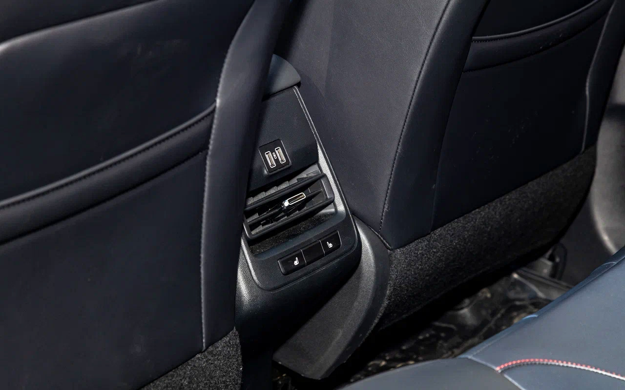 К ногам седоков второго ряда в&nbsp;Changan CS55 Plus (Changan Uni-S) подведен воздуховод, но разделить потоки между пассажирами нельзя