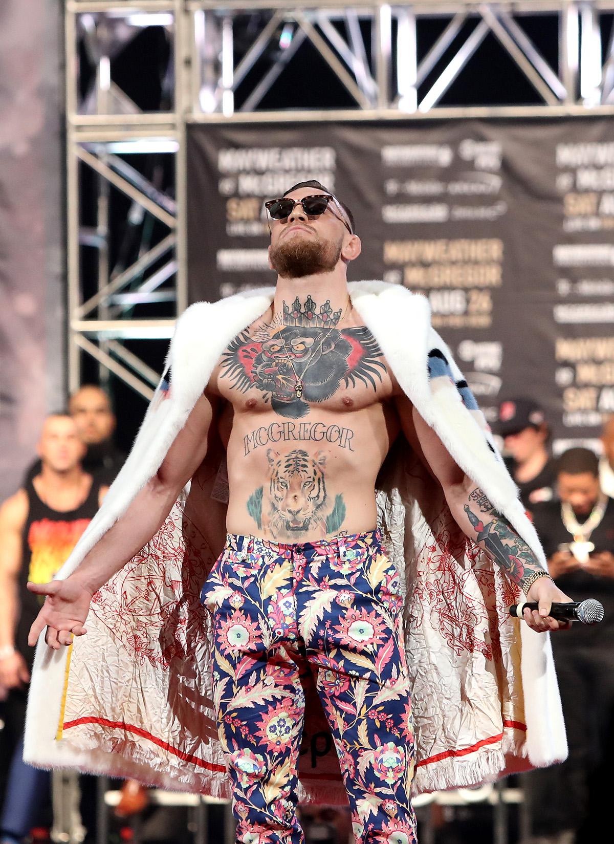 Конор МакГрегор в шубе Gucci, 2017