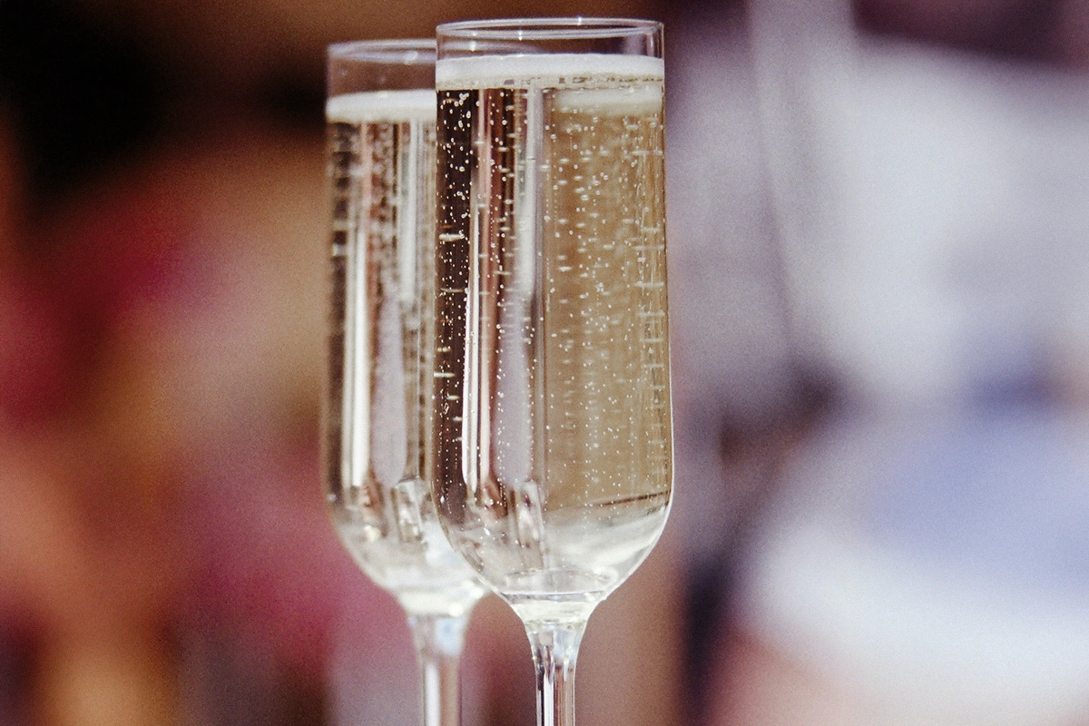 Шампанское и другие пузыри: как выбрать игристое на Новый год