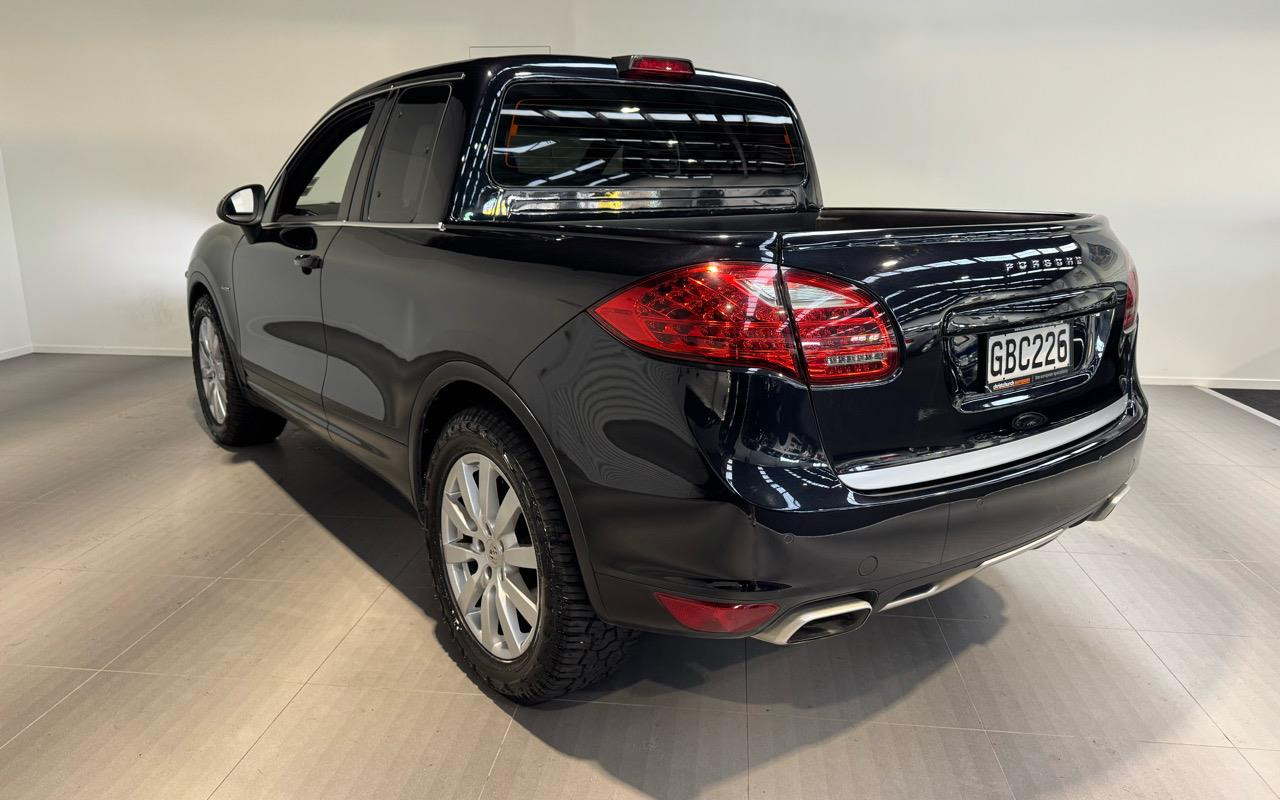 Для пикапа на базе Porsche Cayenne сделали заднюю перегородку со стеклом