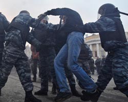 СМИ: Фанатов "Динамо и "Торпедо" отпустили из полиции