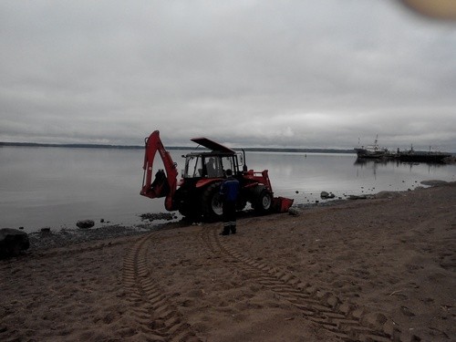 Под Петербургом открылся первый пляж. Фото