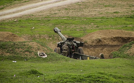 Военнослужащие на артиллерийской позиции в зоне карабахского конфликта, 4 апреля 2016 года


