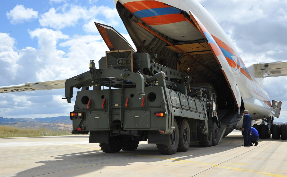Первая партия компонентов зенитно-ракетных комплексов С-400​ в Турции